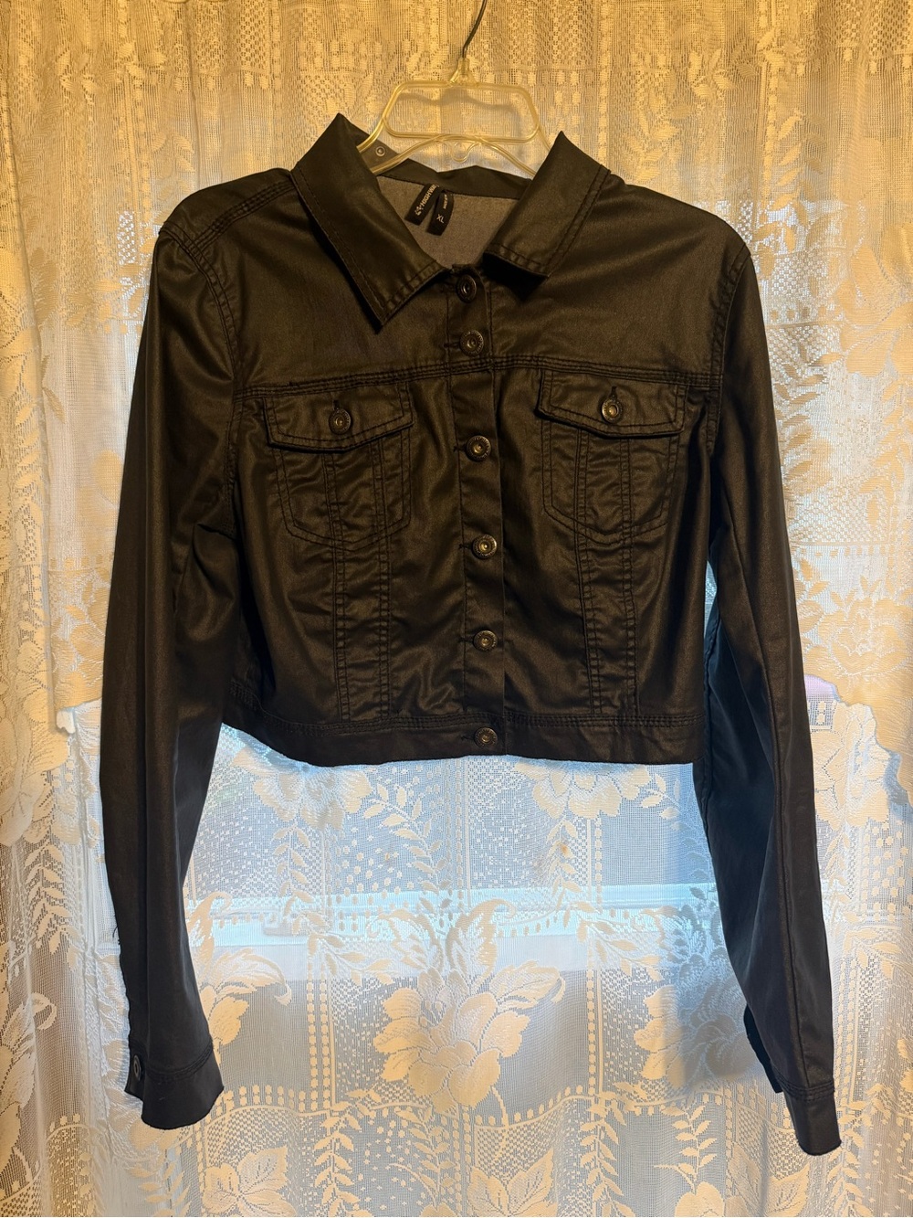 Black Cropped Jacket ⢠Button Front ⢠- Picture 7 of 7